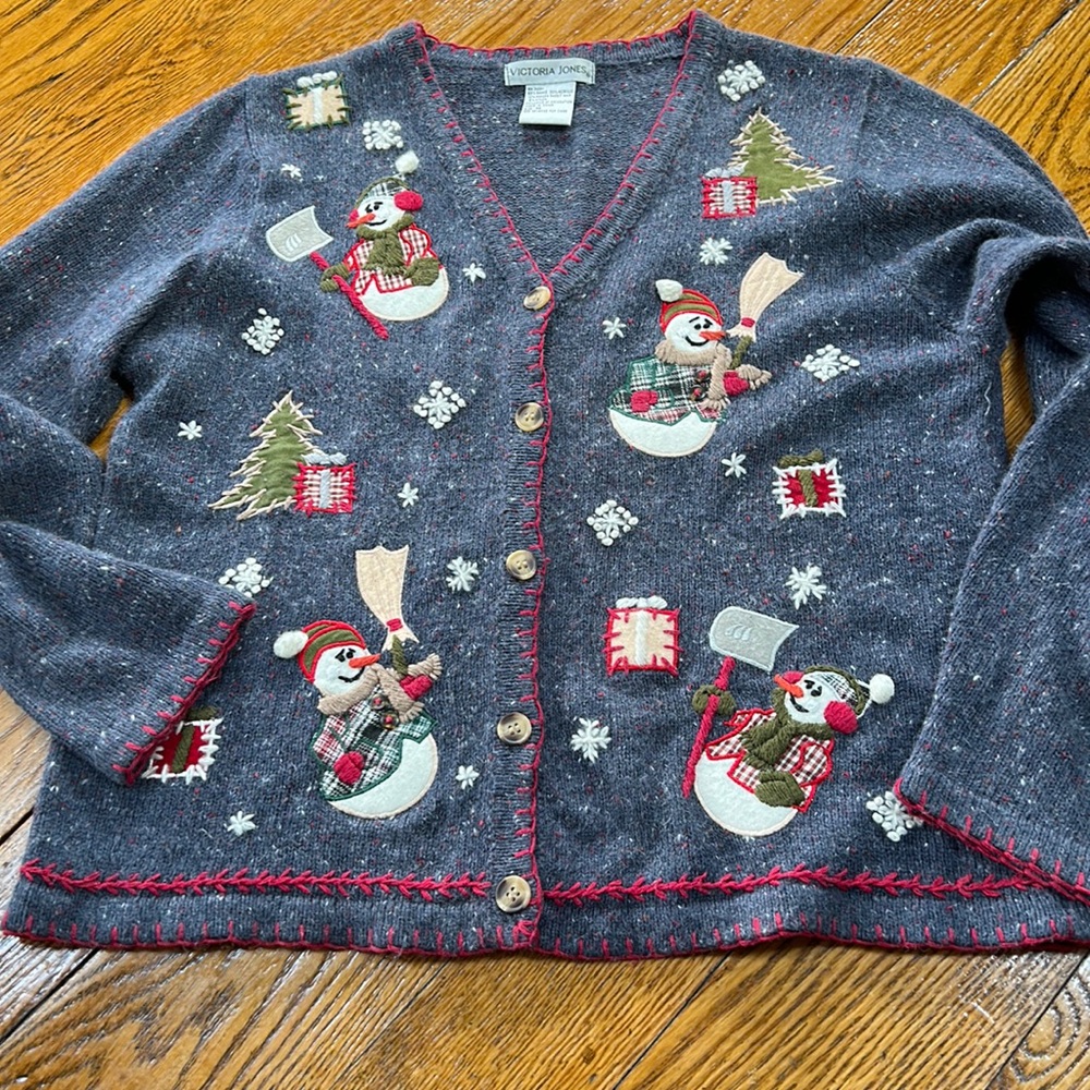 Victoria Jones appliquéd cardigan sweater. Size Large.  Christmas scenes